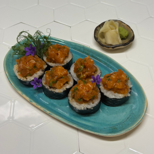 Projekt bez nazwy (83) Futomaki Tatar z łososia 6 szt.